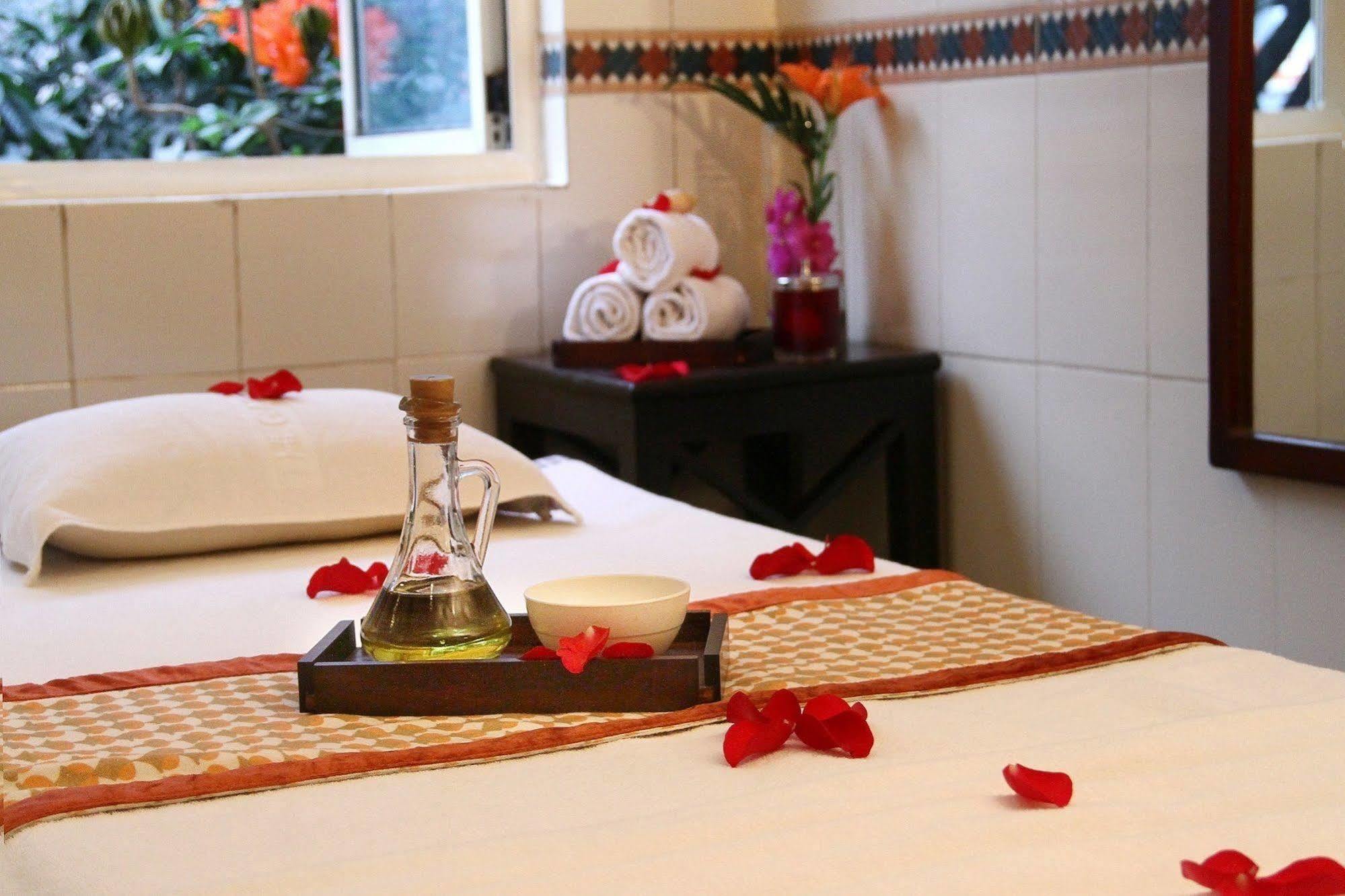Grand Residency Hotel & Serviced Apartments Bombay Esterno foto